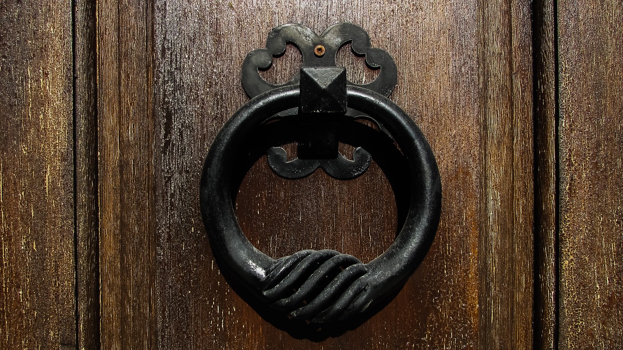 knocker, metallic, door-1863290.jpg